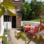Chez Hortense Bed & Breakfast 3*