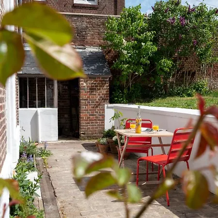 Chez Hortense Bed & Breakfast *